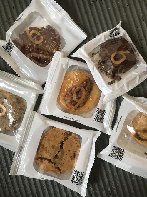最近买了非常多零食,良品铺子里好吃的有哪些."小q今天干嘛了?"